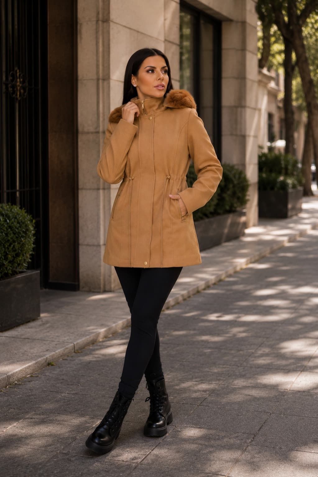 Casaco Parka Feminino em Lã Batida com Capuz de Pelo Removível | Kary Curadoria (Ref: CAS-0003)