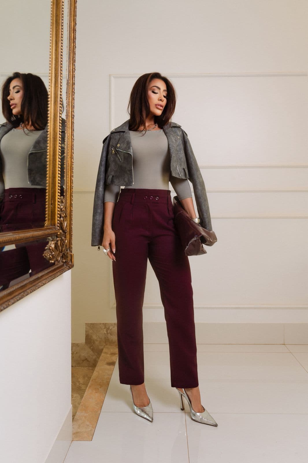Calça Feminina Alfaiataria Premium com Cós de Botões Triplos e Pregas | KVO (Ref: CAL-0008)