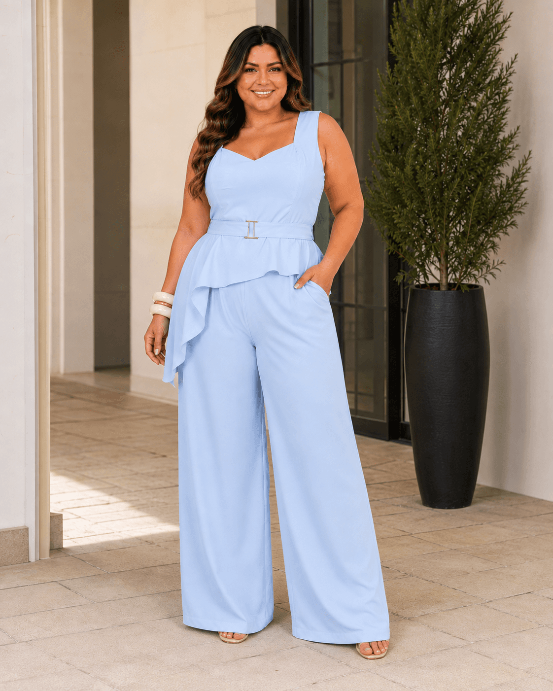 Conjunto Feminino Plus Size Alfaiataria: Blusa Peplum Assimétrica e Calça Pantalona | Kary Curadoria (Ref: CON-0040) detalhe